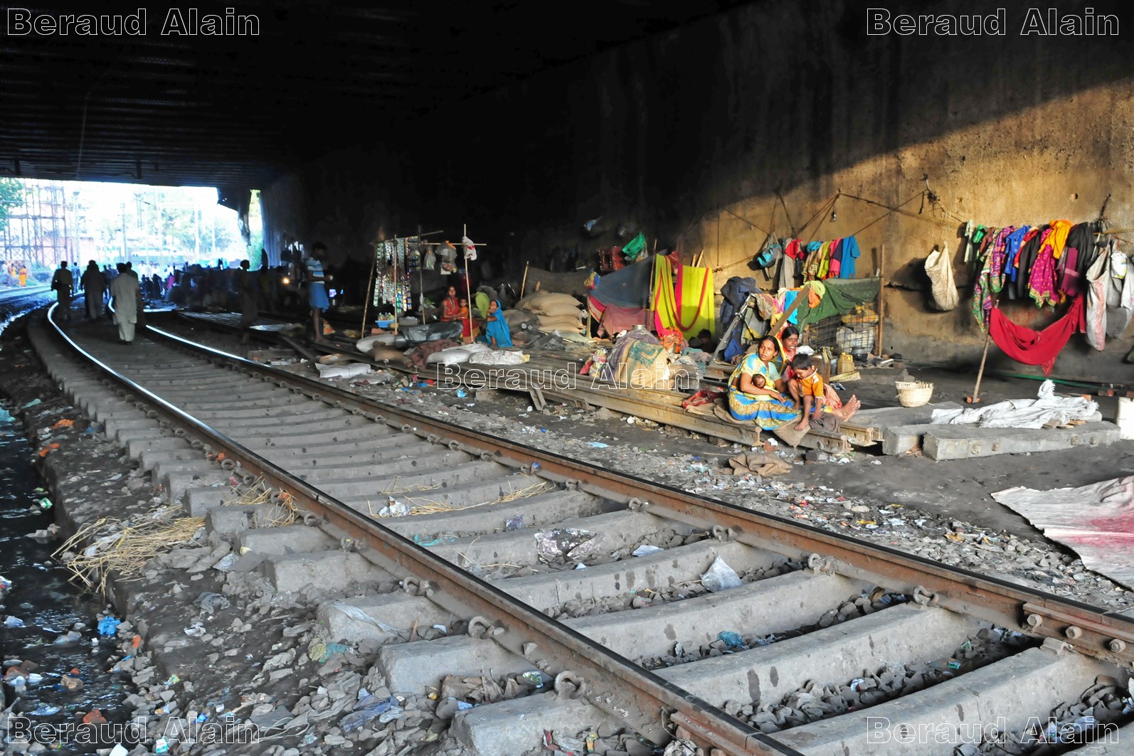  Le Long Des Rails De NewDelhi